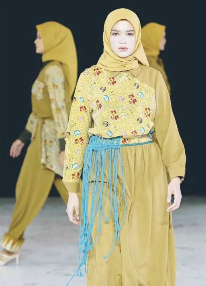 Fashion Nation XIX hadirkan sembilan desainer tampilkan batik, tenun, dan kebaya modern, rayakan warisan budaya di panggung mode.
