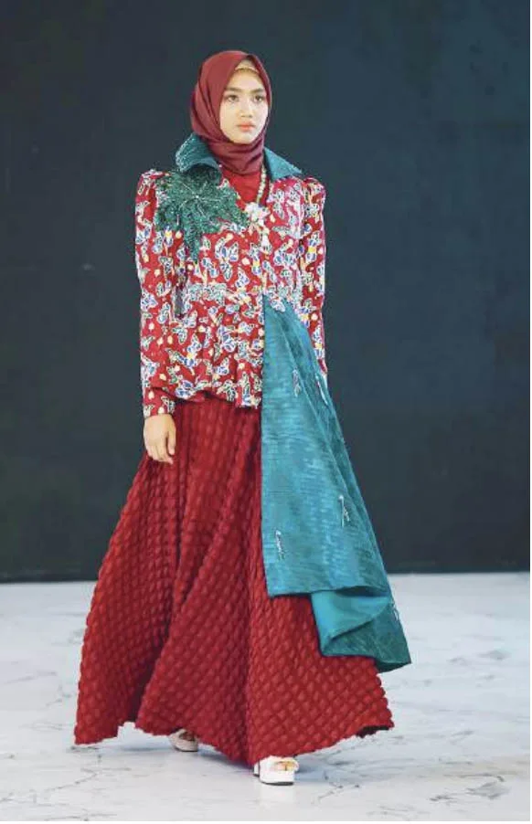 Fashion Nation XIX hadirkan sembilan desainer tampilkan batik, tenun, dan kebaya modern, rayakan warisan budaya di panggung mode.