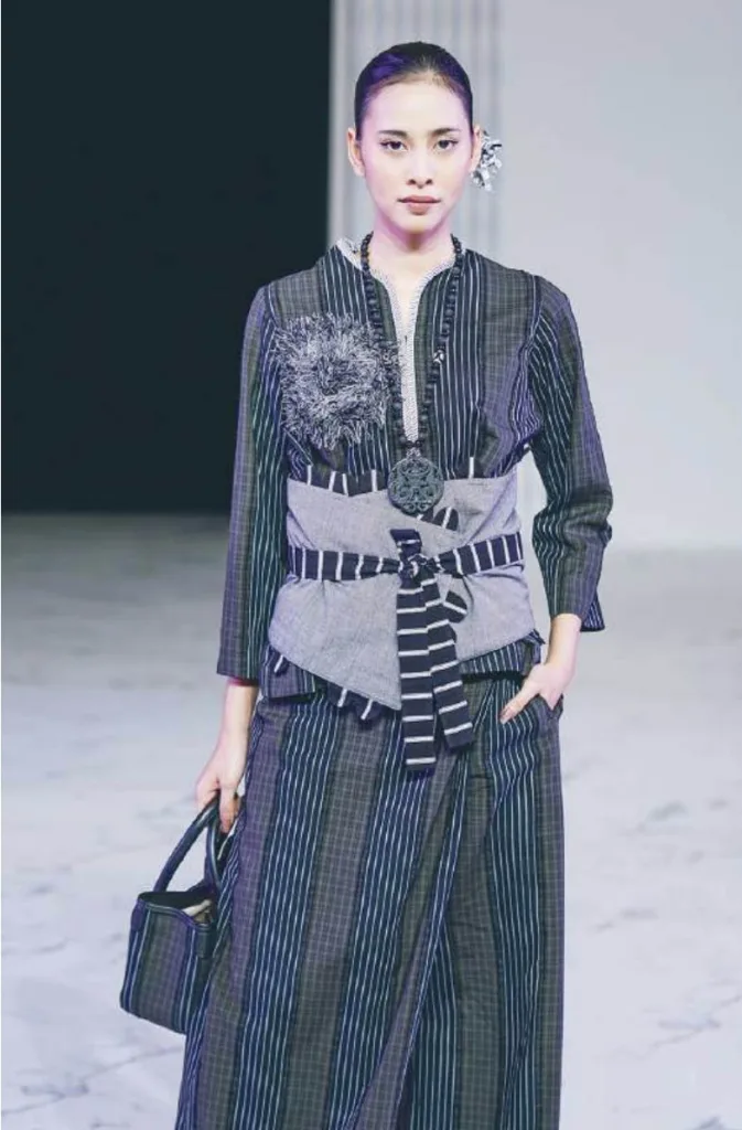 Fashion Nation XIX hadirkan sembilan desainer tampilkan batik, tenun, dan kebaya modern, rayakan warisan budaya di panggung mode.