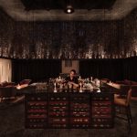 Batique Alila Villas Uluwatu hadirkan pengalaman bar berjiwa seni, memadukan desain, warisan batik, dan keintiman rasa dalam ruang elegan.