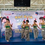Olifant School dan PPBI Sekar Jagad rayakan Hari Batik Nasional dengan edukasi dan peragaan budaya untuk tanamkan cinta batik pada siswa.