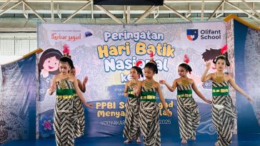Olifant School dan PPBI Sekar Jagad rayakan Hari Batik Nasional dengan edukasi dan peragaan budaya untuk tanamkan cinta batik pada siswa.