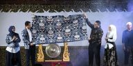 Purbalingga meluncurkan Batik Naga Tapa, simbol keteguhan dan kebijaksanaan masyarakat dalam perayaan Simfoni Batik Purbalingga 2025.