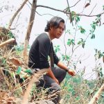 Bayu Aria Widi Kristanto menjadikan batik sebagai orkestra budaya; karya unik, spiritual, dan monumental yang menembus batas tradisi.