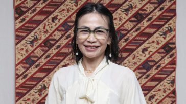 YBI dorong perajin batik beradaptasi di tengah ekonomi lesu lewat produk terjangkau, pameran rutin, dan kejujuran dalam produksi.