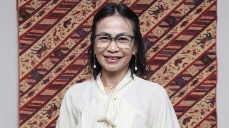YBI dorong perajin batik beradaptasi di tengah ekonomi lesu lewat produk terjangkau, pameran rutin, dan kejujuran dalam produksi.