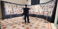 Babat Alas Wanamarta: kisah wayang yang diubah jadi batik merawit (2004) oleh Katura & 17 perajin, simbol perjuangan dan gotong-royong.