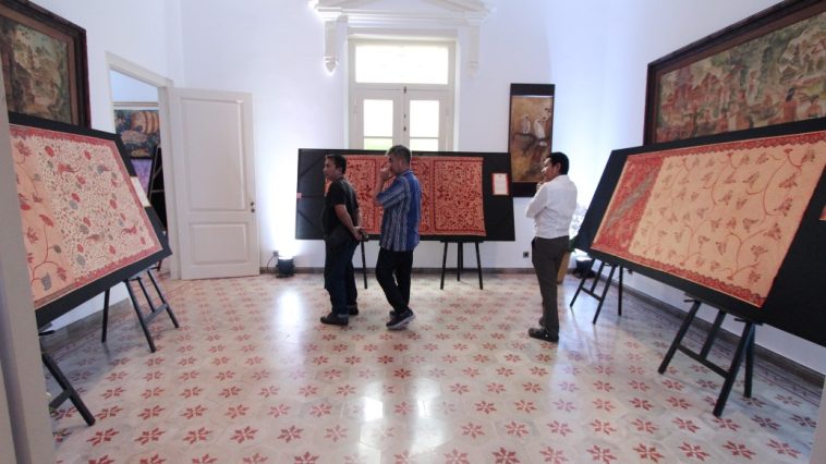 Pameran Nusawastra Silang Budaya 2025 (11–17 Okt di Jakarta) pamerkan kain wastra Nusantara, termasuk gringsing Bali & workshop kreatif.