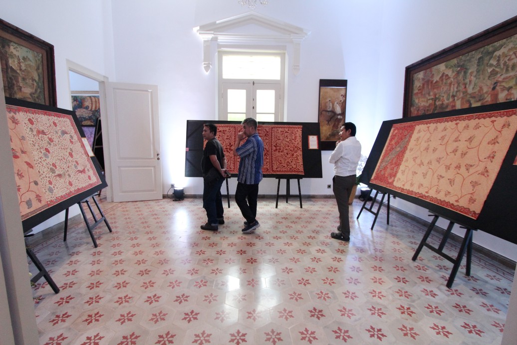 Pameran Nusawastra Silang Budaya 2025 (11–17 Okt di Jakarta) pamerkan kain wastra Nusantara, termasuk gringsing Bali & workshop kreatif.