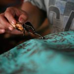 Ontologi batik: kajian keberadaan batik sebagai benda, teks, praktik, dan data—menghubungkan motif, teknik, makna, serta pelestarian budaya.