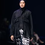 ANFIHA tampil di IN2MOTIONFEST 2025 dengan koleksi “Stillness in Shades”, refleksi spiritual tentang kekuatan dalam keheningan.