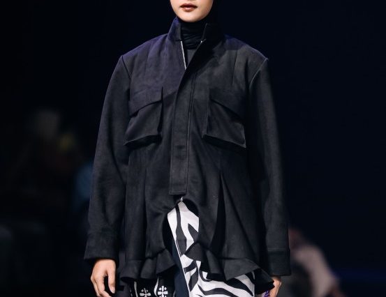 ANFIHA tampil di IN2MOTIONFEST 2025 dengan koleksi “Stillness in Shades”, refleksi spiritual tentang kekuatan dalam keheningan.