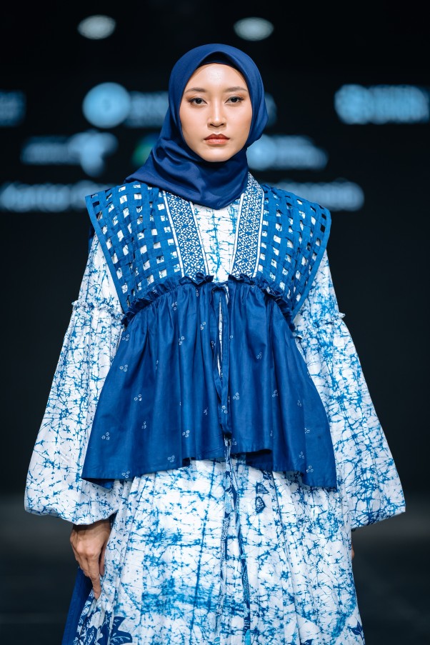 Batik Widayati hadirkan “Kun Anta, Blossom As You Are”, koleksi batik alami yang rayakan keanggunan dan ketangguhan perempuan.