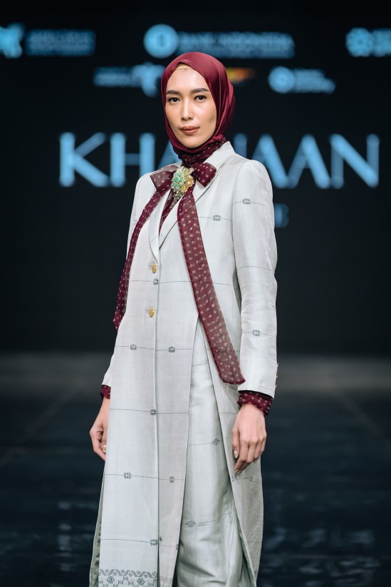 KHANAAN Heritage hadirkan batik Pekalongan & tenun Lintau dalam desain modern; rayakan warisan budaya dan keberlanjutan busana.