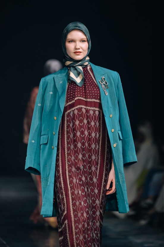 KHANAAN Heritage hadirkan batik Pekalongan & tenun Lintau dalam desain modern; rayakan warisan budaya dan keberlanjutan busana.