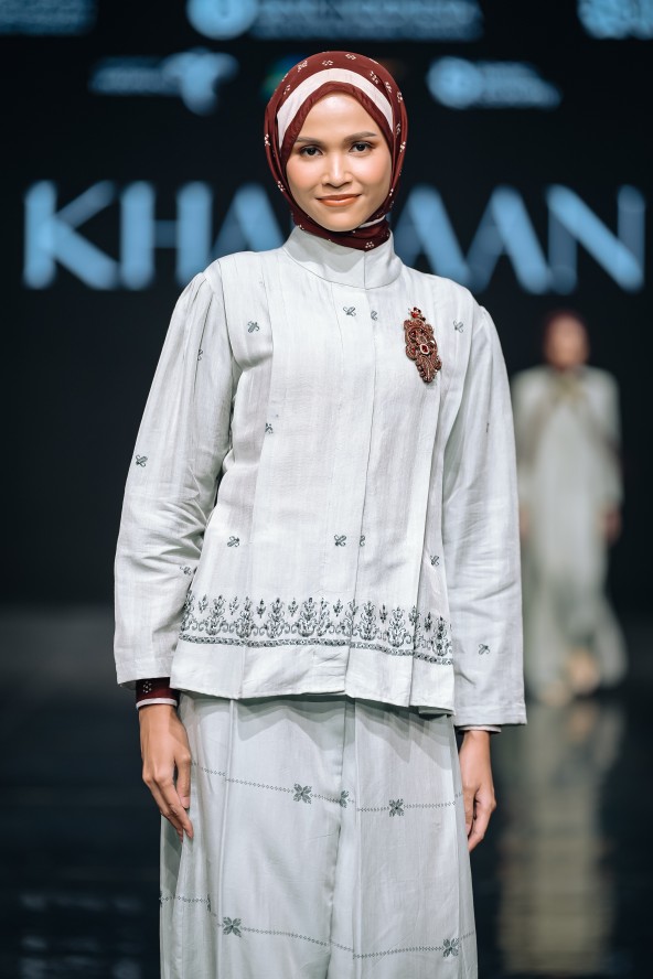 KHANAAN Heritage hadirkan batik Pekalongan & tenun Lintau dalam desain modern; rayakan warisan budaya dan keberlanjutan busana.
