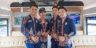 KAI Services rayakan Hari Batik Nasional, prama prami tampil anggun dengan batik Anne Avantie sebagai wujud pelestarian budaya.