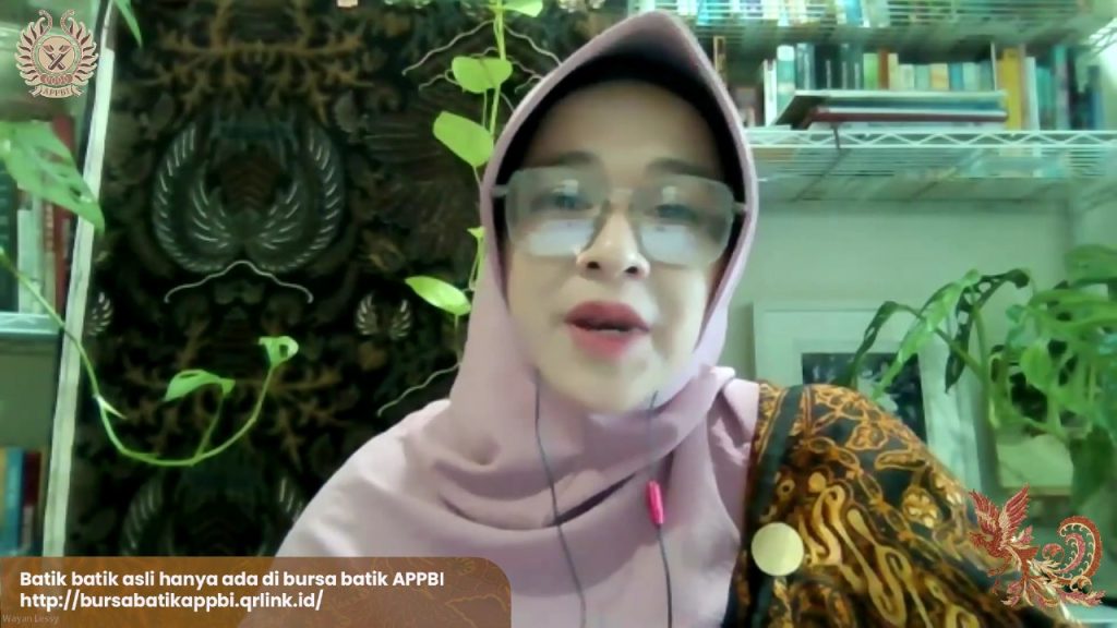 Wayan Lessy, Sekretaris Komunitas Cinta Batik Indonesia (KCBI) Cabang Singapura