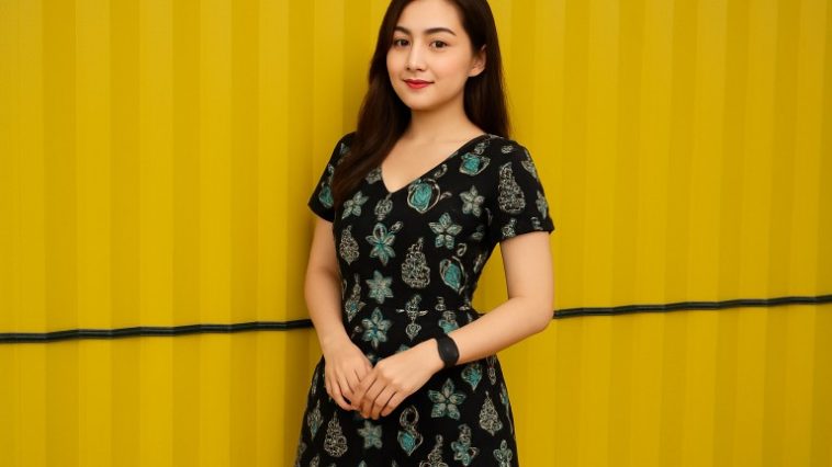 Batik Batam: sejarah, motif khas (gonggong, Barelang), gerak UMKM, tantangan regenerasi perajin, dan peluang pariwisata kreatif lokal.