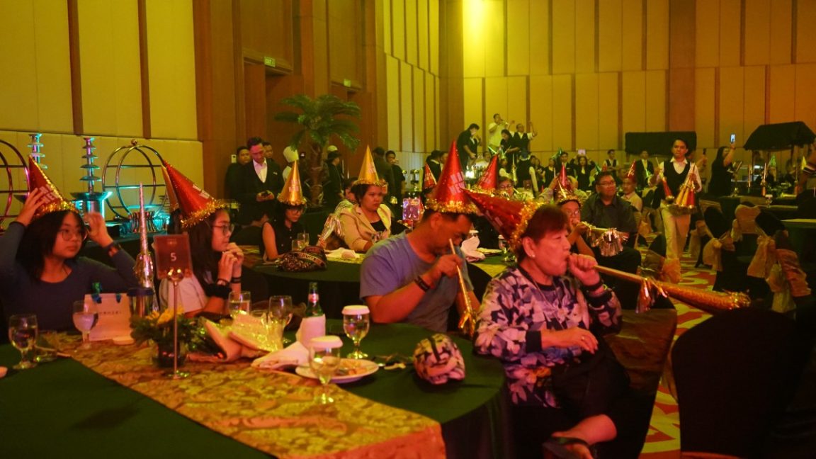 Tahun Baru 2026 di Avenzel Hotel Cibubur. Gala dinner, hiburan spektakuler, promo liburan, dan hadiah menarik!