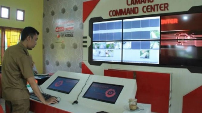 Ruang digital di Desa Lamahu Kecamatan Bulango Selatan, Kabupaten Bone Bolango, Sulawesi Selatan. Menjadi desa digital pertama di Indonesia.