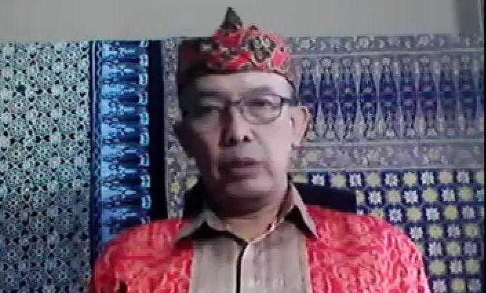 Kisah Kanjeng Ratu Kencono, pencipta motif cinta, dikisahkan Dr. Farid Abdullah sebagai perjalanan cinta, doa, dan sejarah Jawa abad ke-18.