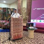 Presentasi Komarudin Kudiya di WEFT 2025 hadirkan diplomasi Batik Merawit dan Waleran Cirebon melalui estetika, riset, dan teknologi QR Code.