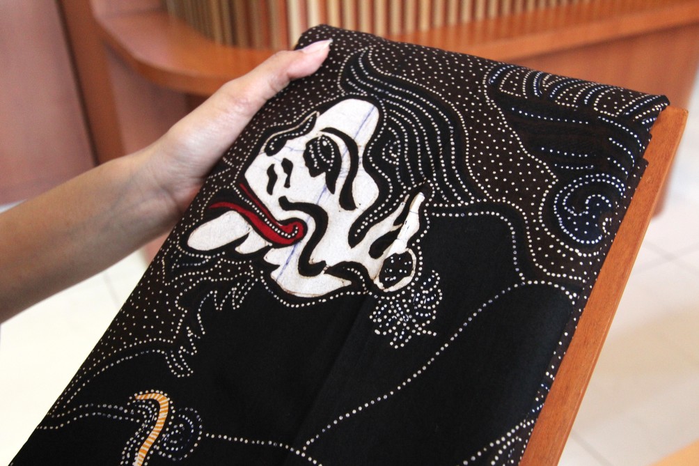Motif batik Bawor merupakan representasi ikon khas Banyumas. Bawor melambangkan sifat cablaka masyarakat Banyumas.