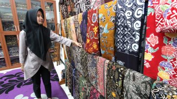 Koleksi Batik Banyumas di Toko Batik Anto Jamil