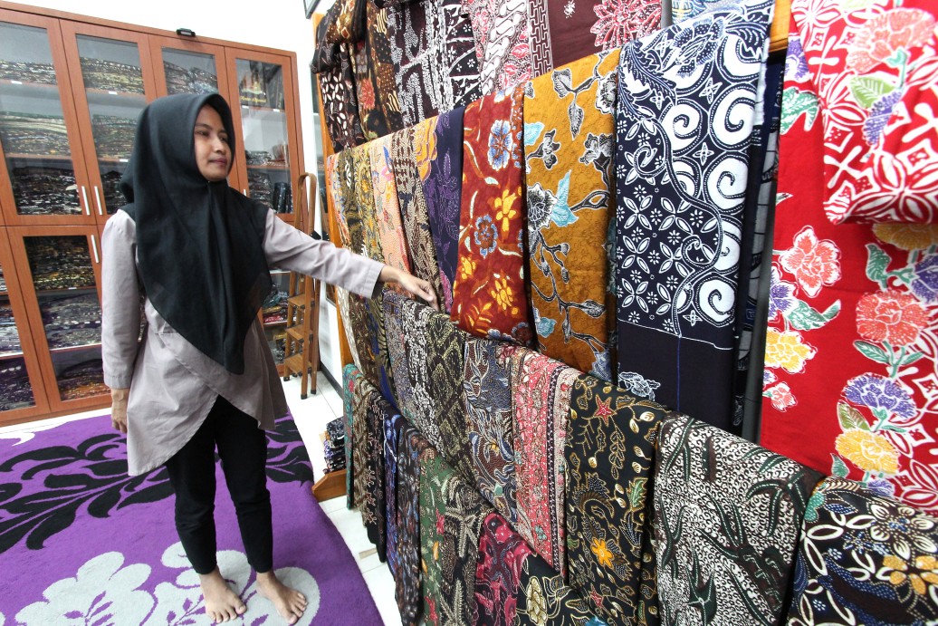 Koleksi Batik Banyumas di Toko Batik Anto Jamil