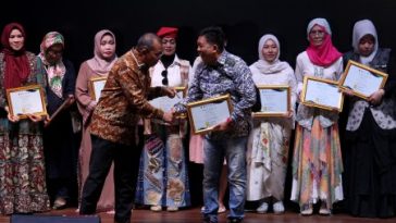 BCFM 2025 resmi dibuka di Pakuwon Mall Bekasi, menghadirkan dukungan kota dan peluang besar bagi desainer serta talenta kreatif Bekasi.