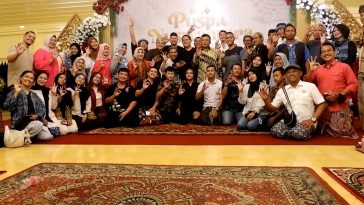 Lesehan Batik Sewindu APPBI 2025 menghadirkan kisah nilai batik, dan refleksi mendalam tentang masa depan pembatik.
