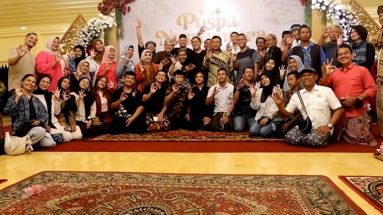 Lesehan Batik Sewindu APPBI 2025 menghadirkan kisah nilai batik, dan refleksi mendalam tentang masa depan pembatik.