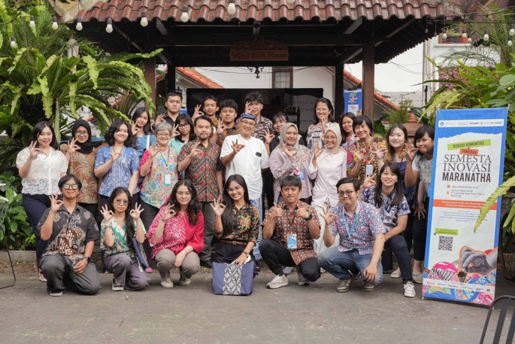 UK Maranatha membuktikan kampus bukan hanya ruang belajar, tapi pusat inovasi saintek yang menghidupkan kembali tradisi batik secara modern.