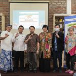 Kampung Batik Cigadung kedatangan mahasiswa Maranatha, hadirkan Batik Kura-Kura, Naskah Kuno, dan Batik Bersuara.