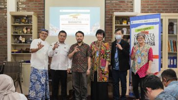 Kampung Batik Cigadung kedatangan mahasiswa Maranatha, hadirkan Batik Kura-Kura, Naskah Kuno, dan Batik Bersuara.