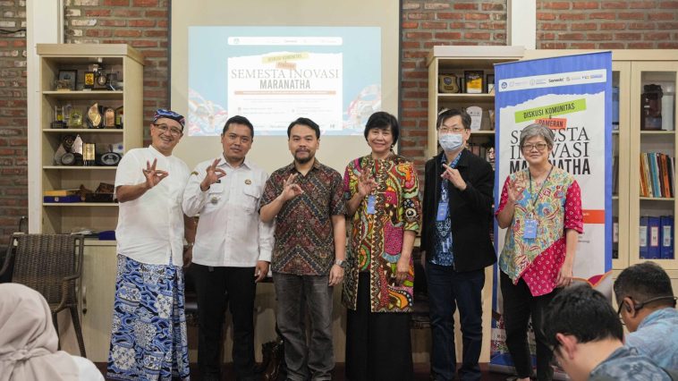 Kampung Batik Cigadung kedatangan mahasiswa Maranatha, hadirkan Batik Kura-Kura, Naskah Kuno, dan Batik Bersuara.