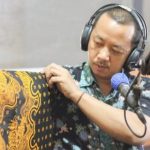 Mulyana, perintis Batik Ganasan Subang, membangun identitas batik daerah dari nol lewat dedikasi, riset, dan perjalanan panjang kreatifnya.