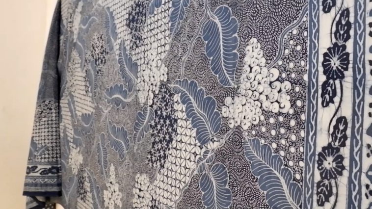 Karya Sekarjagat Kembang Kopi dan Latar Pitu menampilkan keanggunan indigo, motif kopi, dan inovasi batik Nita Kenzo.