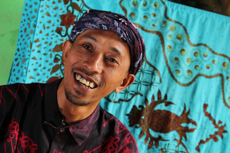 Kisah Miftahul Huda, perajin Sakabatik Subang yang setia pada batik tulis meski penghasilan tak menentu, demi mempertahankan budaya daerah.