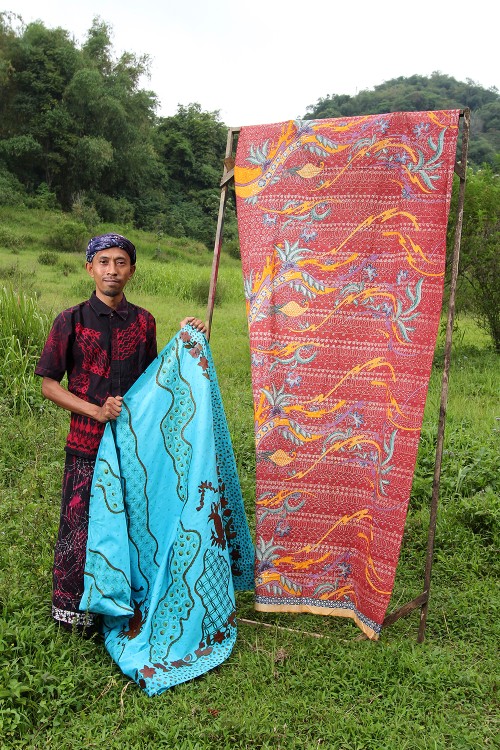 Kisah Miftahul Huda, perajin Sakabatik Subang yang setia pada batik tulis meski penghasilan tak menentu, demi mempertahankan budaya daerah.