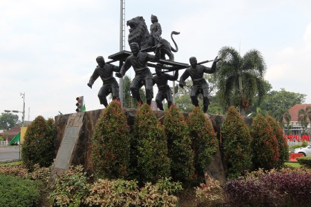 Patung Sisingaan, tradisi khas Subang yang menjadi motif batik Subang