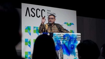 Wali Kota Makassar Munafri Arifuddin memukau ASCC 2025 dengan batik Lontara, menonjolkan diplomasi budaya dan komitmen lingkungan kota.
