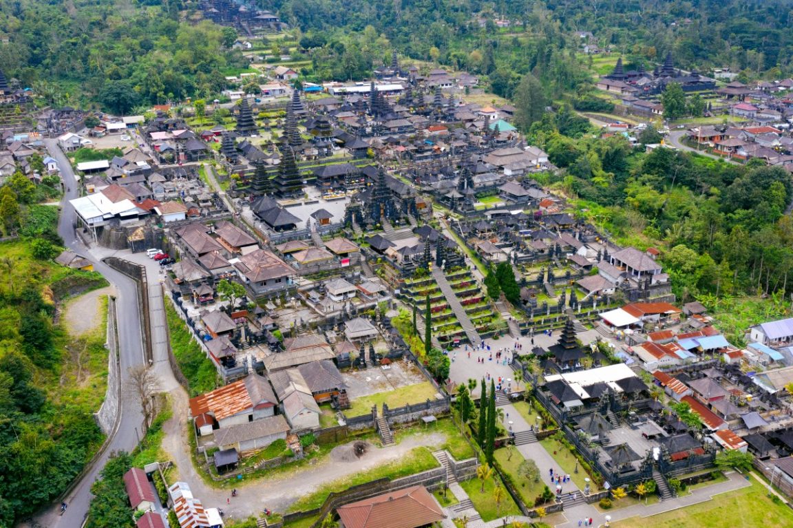 Ekonomi digital desa adalah kunci Indonesia maju. Teknologi, UMKM, dan talenta lokal bersatu membangun negeri dari akar desa.