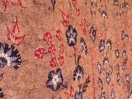 Motif sabut Batik Madura mengandung filosofi keteguhan, adaptasi, dan perlindungan, diwarisi dari tradisi leluhur.