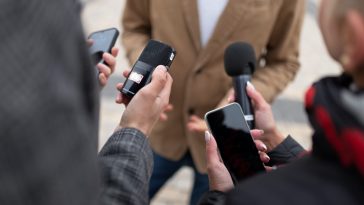 Di era opini media sosial, media massa online tetap penting sebagai sumber kredibel, validasi informasi, dan pembentuk reputasi digital.