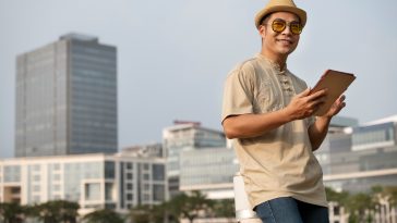 Desa digital memungkinkan perantau kembali membangun kampung dari jauh lewat teknologi, e-commerce, dan layanan publik online.