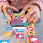 Bisnis berbasis warisan memadukan nilai budaya dan ekonomi, menjaga tradisi tetap hidup sambil menciptakan peluang usaha berkelanjutan.