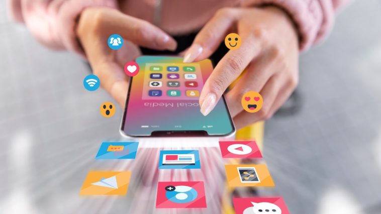 Bisnis berbasis warisan memadukan nilai budaya dan ekonomi, menjaga tradisi tetap hidup sambil menciptakan peluang usaha berkelanjutan.