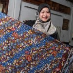 Kisah Adelia Batik Bekasi, dari inovasi mesin lilin hingga konsistensi menjaga jiwa batik, bertahan di tengah tantangan zaman.
